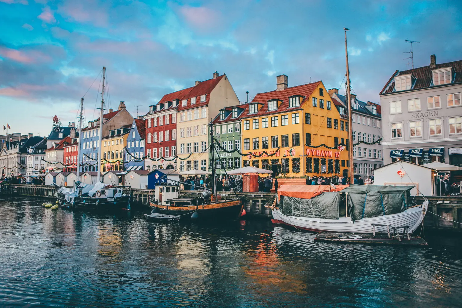Colorful Danish city harbour. Learn Danish at Polymathes Academy Colorful Danish city harbour. Learn Danish at Polymathes Academy
